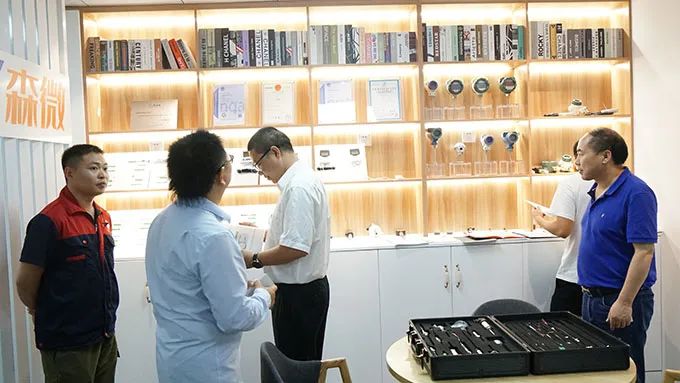 熱烈祝賀「實習(xí)基地暨熱傳感研究聯(lián)合實驗室」揭牌成立！ 維連溫度傳感器